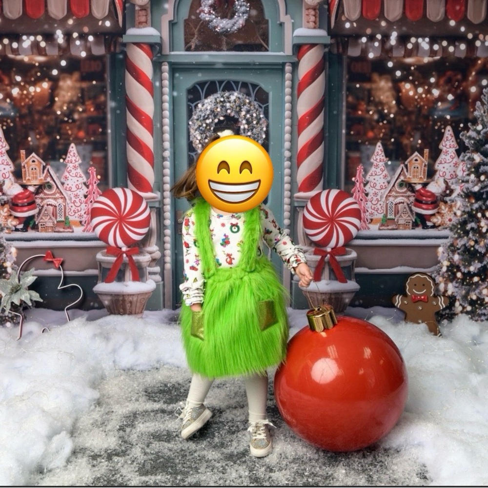 Adorable girls grinch outfit